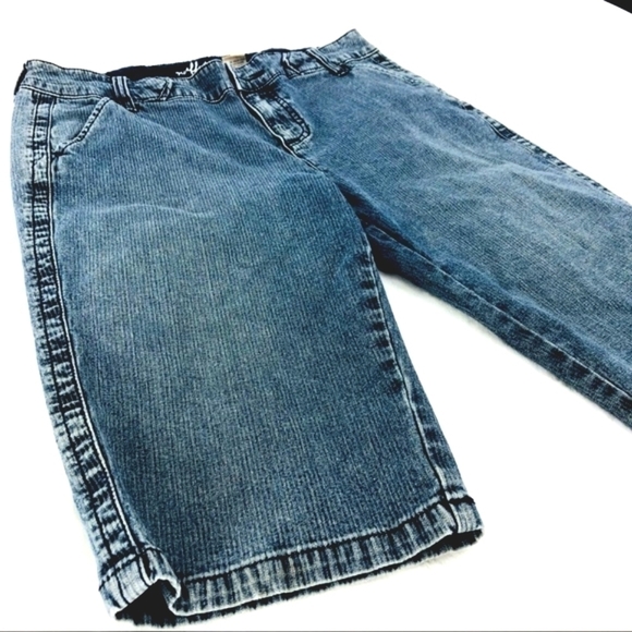 Ruff Hewn Women’s 8 Blue Denim Shorts Jeans with 4 Pockets RN# 104460 Cotton - Picture 2 of 7